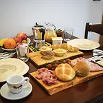 Couette-café La Bella